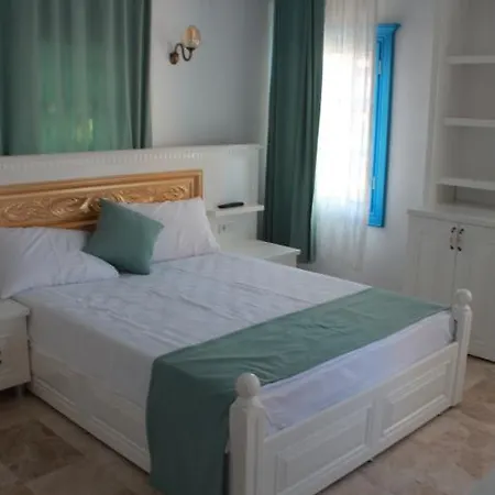 Hotel La Petra 2*